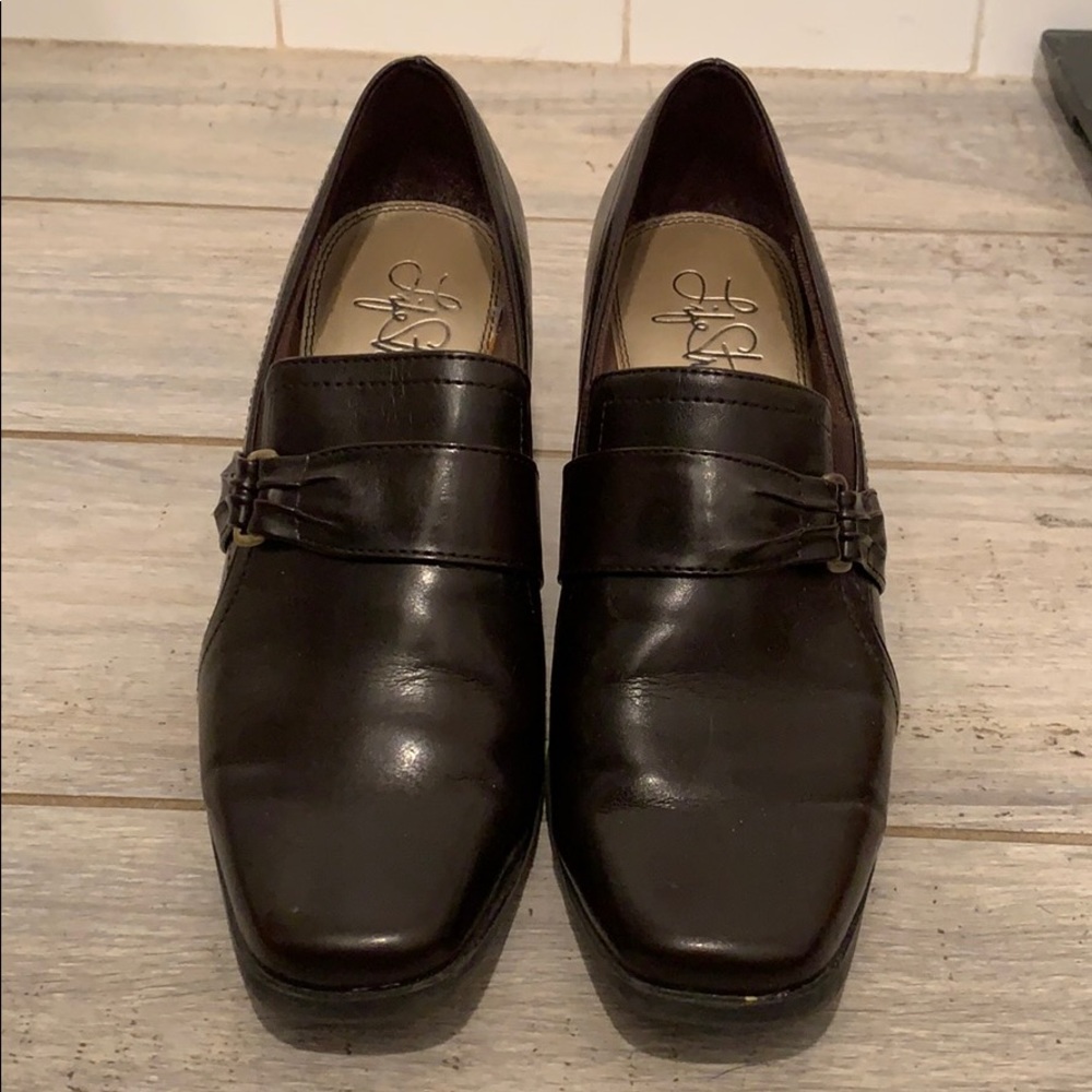 Life Stride dark brown closed toe heels